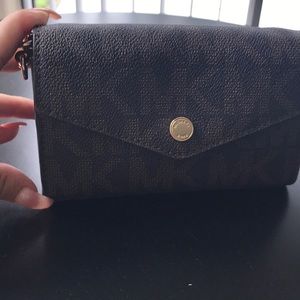 Michel Kors cross body